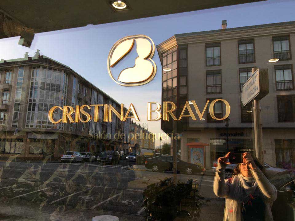 Cristina Bravo Metacrilato Oro